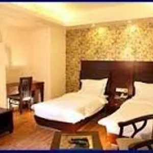 3* Hotel Vaccinated Staff - Oyo 13758 Xs Residency